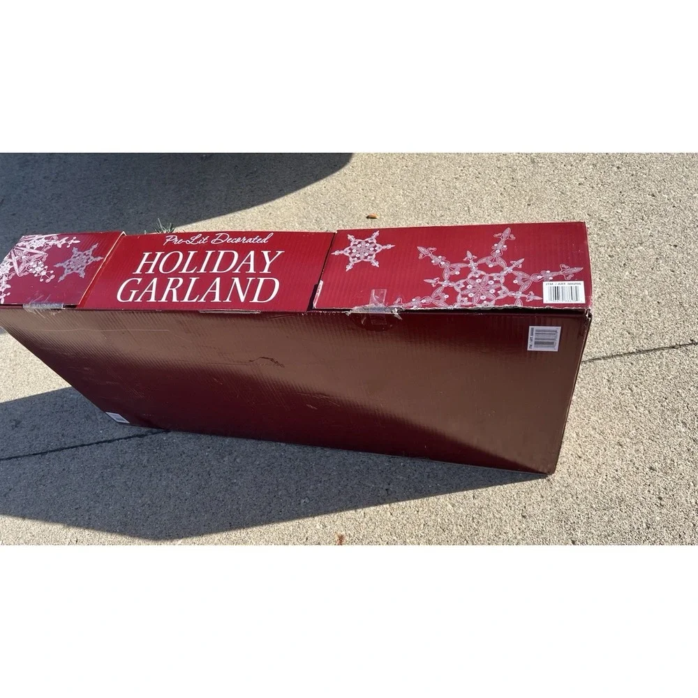Kirkland 9' Pre-lit LED Greenery Holiday 9 FT Garland - Stunning Piece